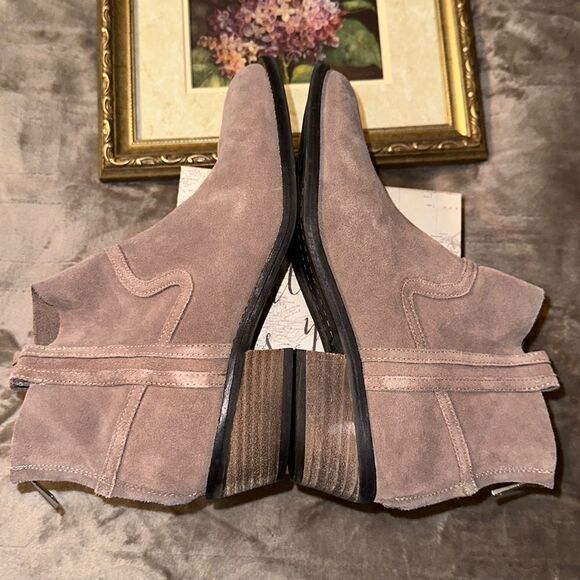 Anthropologie 9 Dolce Vita Tan Suede Back Zip Stacked Heel Ankle Booties - Picture 8 of 11